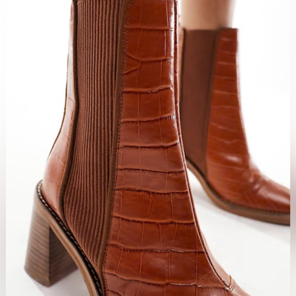 NEW NWOT! ASOS Brown Botas Chelsea  Boots Brown Croc-Embossed Ankle Boots. - Picture 7 of 8